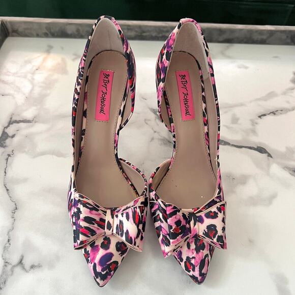 NEW Betsey Johnson Prince-P Leopard Bow D'Orsay Heels Size 8 - Picture 3 of 9
